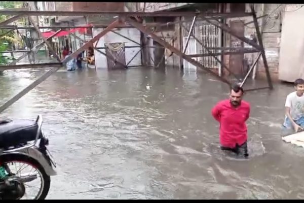 مون سون بارشیں: ملک بھر میں 49 بچوں سمیت 104 شہری جاں بحق، 413 گھر تباہ ہوئے